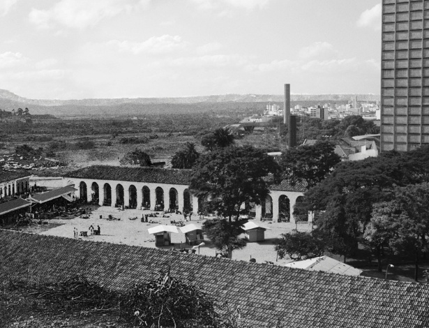 Vista da Várzea do Carmo e Parque Dom Pedro II a partir dos fundos do Pateo do Colégio em 1870 e em 2012 - Marcelo Zocchio/Divulgação