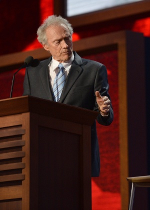 Ator Clint Eastwood apoia o candidato republicano, Mitt Romney 