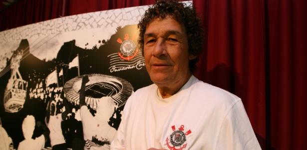 Ruço, ex-jogador do Corinthians, durante homenagem aos 30 anos da invasão corintiana - Robson Ventura/Folha Imagem