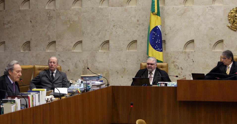 3.set.2012 - O ministro Ricardo Lewandowski, revisor do processo do mensalão, apresenta seu voto na sessão desta segunda-feira (3), no STF, em Brasília