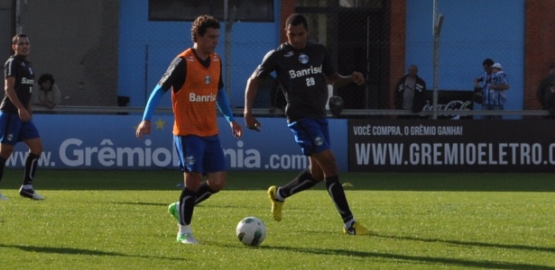Elano e Gilberto Silva voltam a treinar e reforçam o Grêmio contra o Atlético-GO, no RS - Marinho Saldanha/UOL Esporte