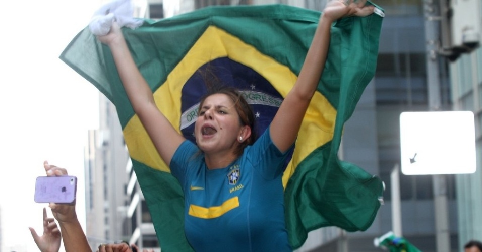 Espectadora do Brazilian Day em Nova York. Evento foi apresentado por Serginho Groisman e contou com apresentações de Latino e Jorge & Mateus (2/9/12) - Edgar de Souza / AgNews