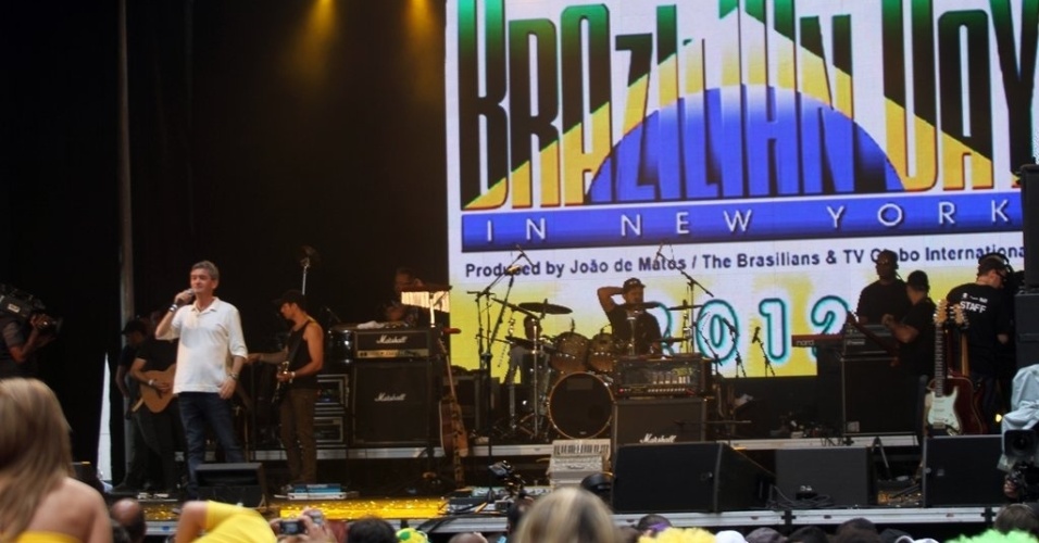 O apresentador Serginho Groisman comanda o Brazilian Day, que aconteceu um dia antes do feriado do Dia do Trabalho (2/9/12) - Edgar de Souza / AgNews