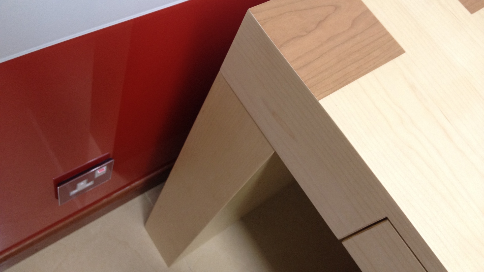 O chinês David Wu teve o trabalho de fazer até bancadas (onde os produtos da Apple ficam expostos) parecidas com as da loja oficial da Apple - DavidWu.me/Reprodução