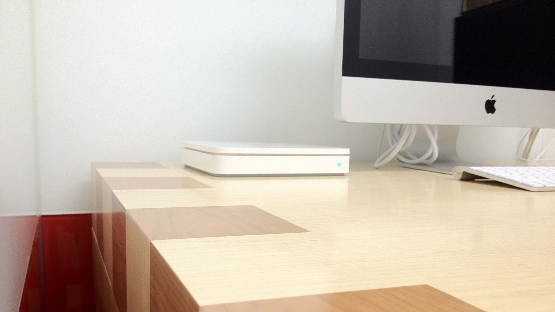 O chinês David Wu teve o trabalho de fazer até bancadas (onde os produtos da Apple ficam expostos) parecidas com as da loja oficial da Apple - DavidWu.me/Reprodução