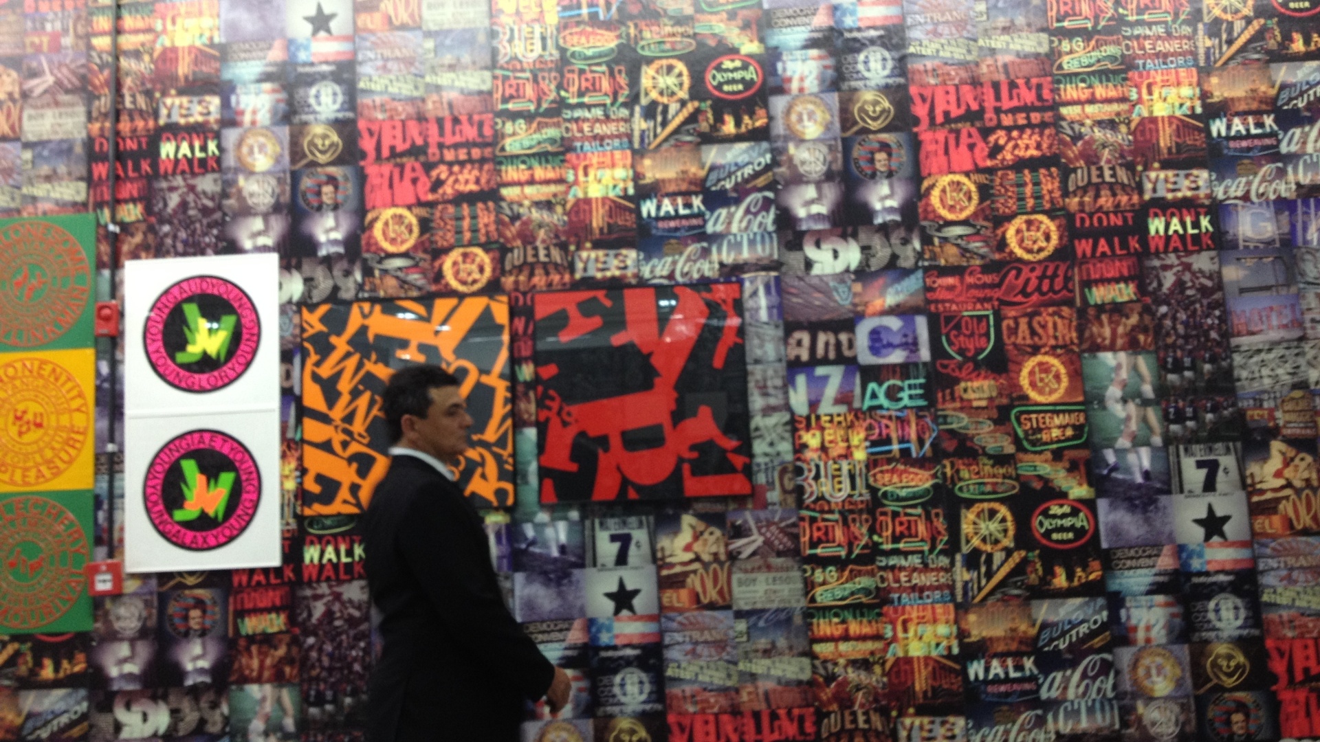 Obra do artista Ferdinand Kriwet (3/9/12) - Estefani Medeiros/UOL