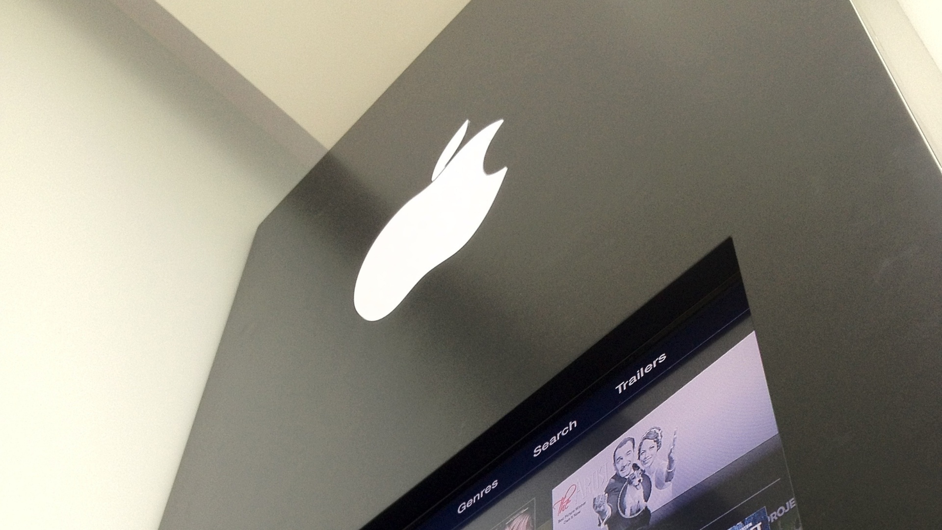 Segundo David Wu, a Apple TV instalada em seu quarto acaba servindo como um "porta-retratos". Ele deixa exibindo as imagens de viagens que fez - DavidWu.me/Reprodução