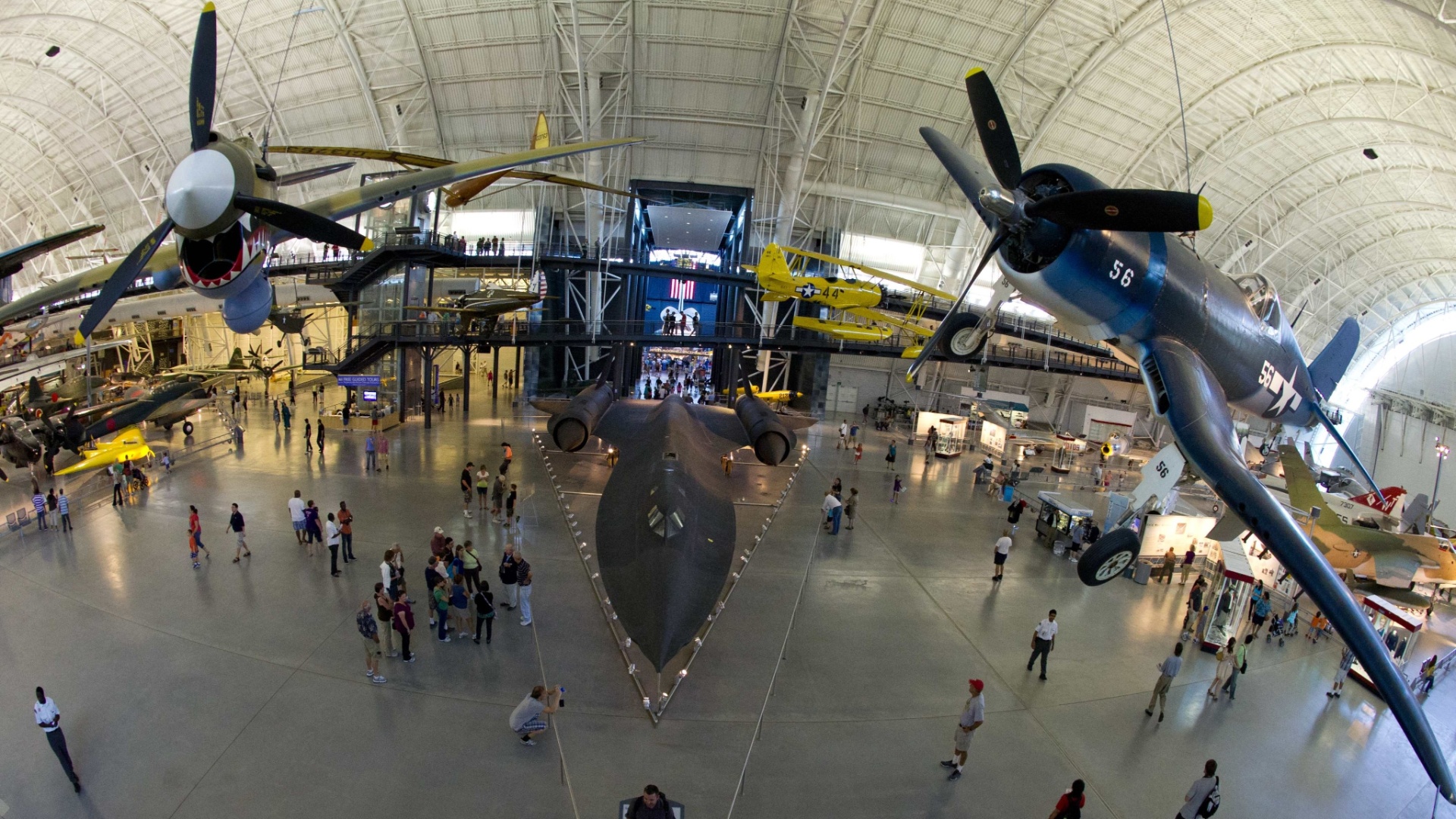 03.set.2012 - Exposição traz modelos usados pela força aérea norte-americana. No centro do galpão, o famoso SR-71 Blackbird, que tem mais de 2.800 horas de voo e é feito de titânio - Karen Bleier/AFP