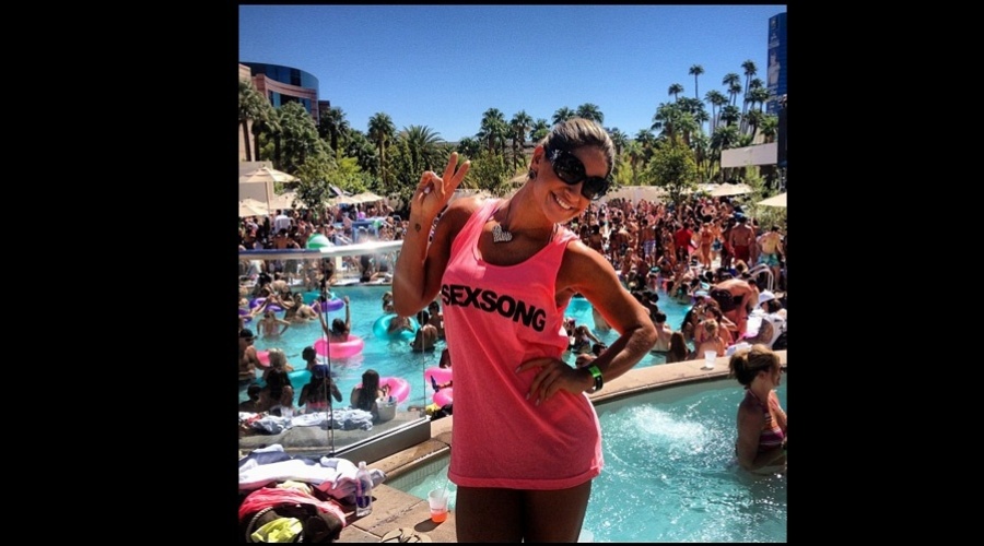 A ex-BBB Mayra Cardi curtiu férias em Las Vegas, Estados Unidos (4/9/12)