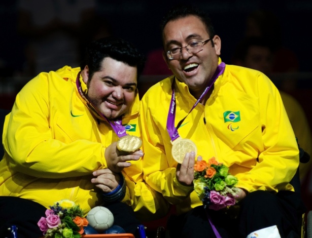 Ouro dos bicampeões de bocha Dirceu Pinto e Eliseu dos Santos foi o 1º do Brasil nesta quinta-feira