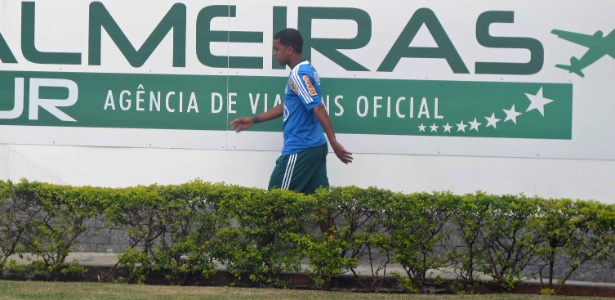 Leandro, lateral esquerdo, fez testes e já treinou com Palmeiras - Danilo Lavieri/UOL Esporte