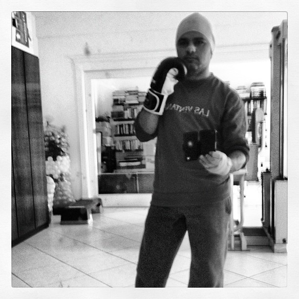 Luciano divulga foto antes de fazer aula de muay thai (4/9/2012)