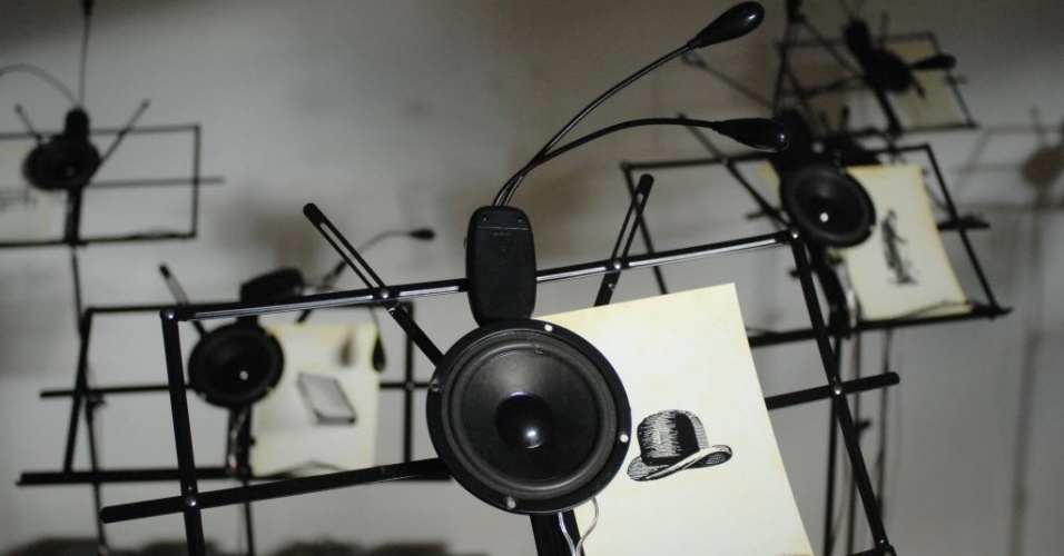 Obra "Interpretação" de Paulo Vivacqua (30/8/12) - Reinaldo Canato/Folhapress