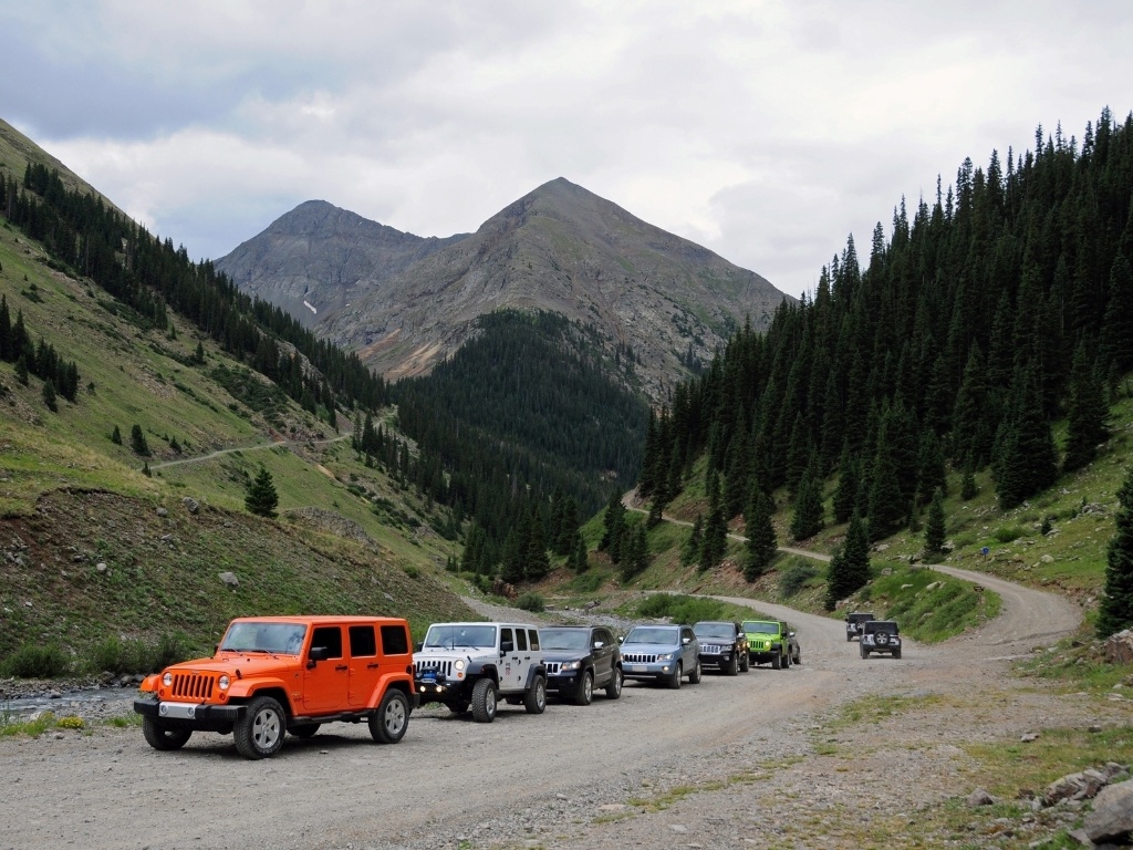 Em comboio, os primeiros 36 km da Animas Forks Road são de fácil condução e muita contemplação - Murilo Góes/UOL