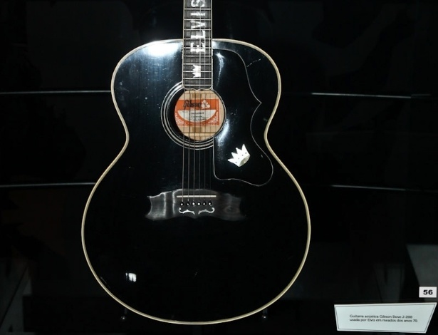 Violão que faz parte da exposição "The Elvis Experience", em cartaz a partir desta quarta-feira (5), no Shopping Eldorado, em Sâo Paulo (4/9/12) - Manuela Scarpa/Foto Rio News