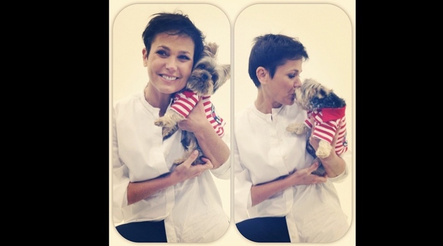 Xuxa deu um selinho em seu cachorrinho de estimação nos bastidores de um ensaio fotográfico (4/9/12)