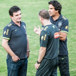 Leonardo Soares/UOL Andrés Sanchez conversa com Mano Menezes e Rodrigo Paiva; dirigente foi pego de surpresa