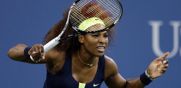 Serena Williams vibra com ponto conquistado durante a partida contra Ana Ivanovic - Emmanuel Dunand/AFP