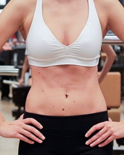 Abdominais isométricos - Fernando Donasci/UOL. Agradecimento: Academia Bodytech