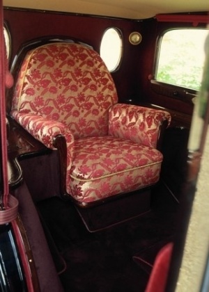 Bento 16 recebe papamóvel elétrico; veja detalhes do carro  - Divulgação