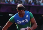 Saltador brasileiro derruba juiz durante corrida para o salto triplo na Paraolimpíada de Londres
