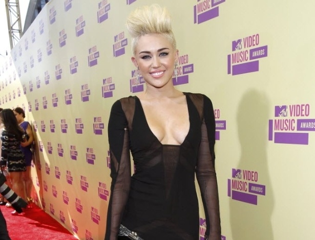 Com novo visual, Miley Cyrus participa do MTV Video Music Awards 2012  em  Los Angeles  - REUTERS/Mario Anzuoni 