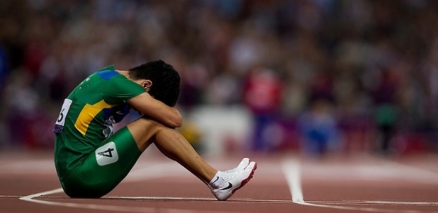 O brasileiro Yohansson Nascimento lamenta não ter terminado prova dos 100m T46 nos Jogos de Londres