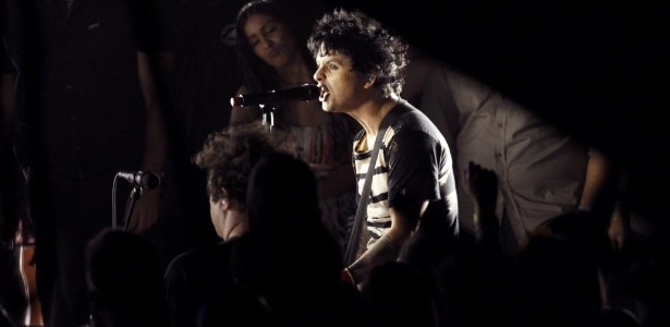 O vocalista do Green Day Billy Joe Armstrong canta "Let Yourself Go" no VMA 2012 em Los Angeles (6/9/12)