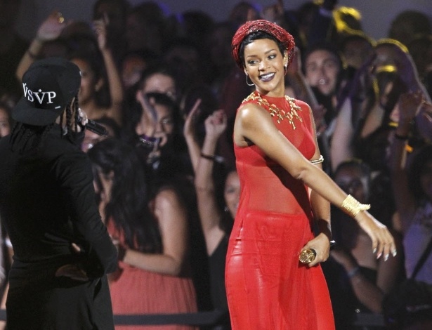 Rihanna faz apresentação da música "Cockiness" durante o MTV Video Music Awards 2012 em Los Angeles - REUTERS/Mario Anzuon