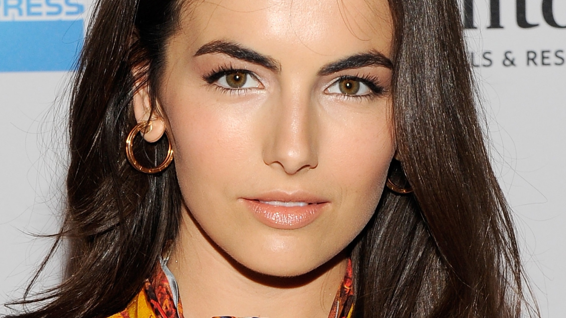 Sobrancelhas - Camilla Belle - Getty Images