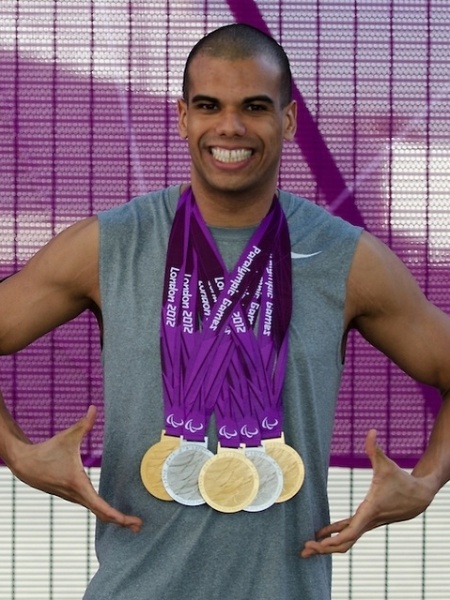 André Brasil exibe as cinco medalhas conquistadas nos Jogos Paraolímpicos de Londres - Guilherme Taboada/CPB