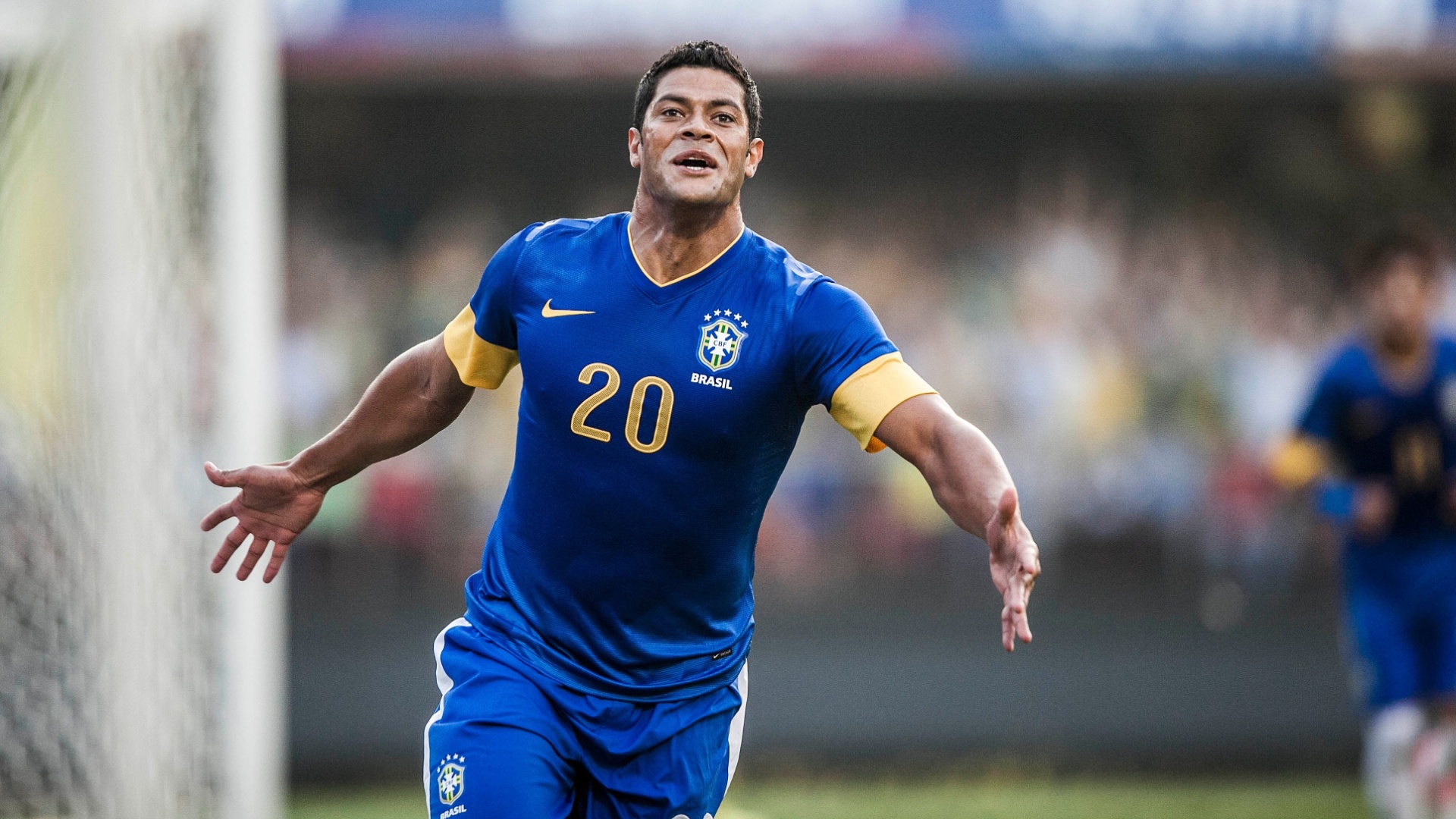Hulk comemora após marcar o gol da vitória da seleção brasileira sobre a África do Sul