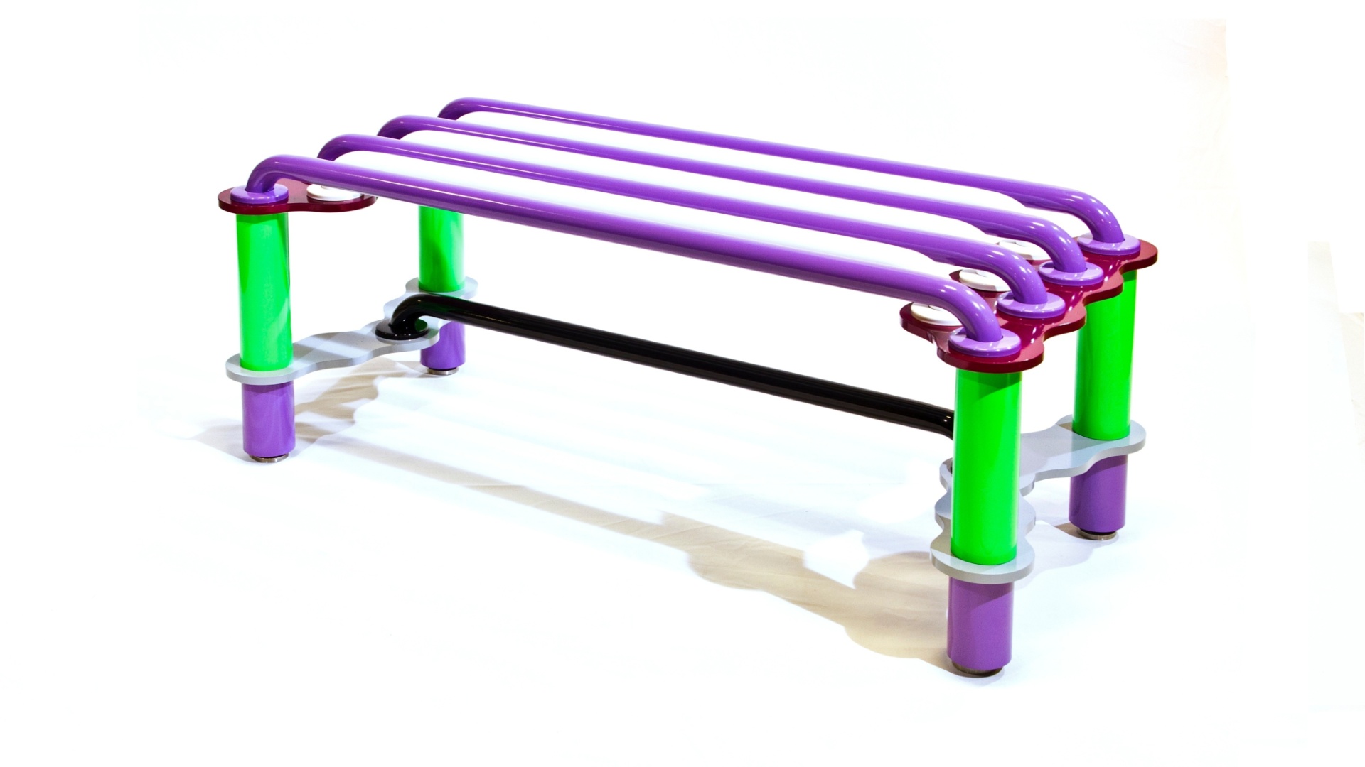 Móveis externos (imagem do NYT, usar apenas no respectivo material) - Banco desenhado por Jim Drain para a Cumulus Studios - Divulgação