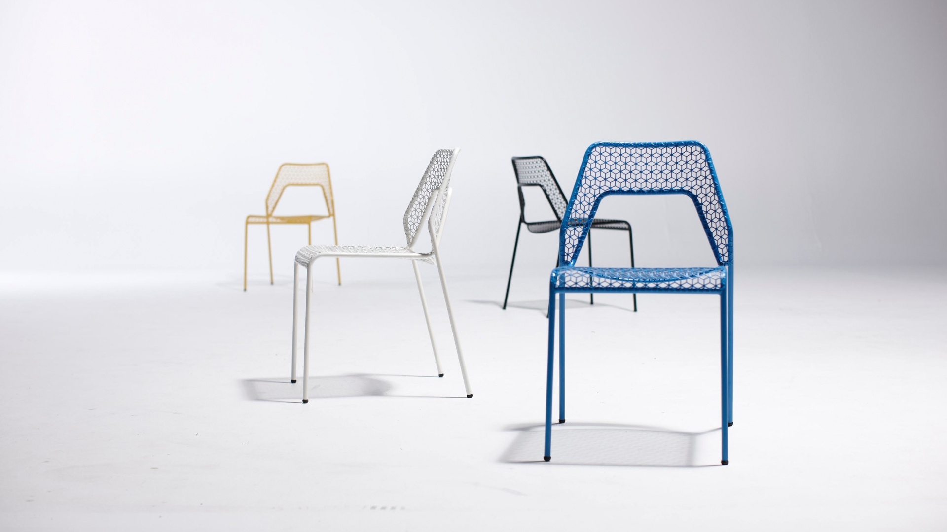 Móveis externos (imagem do NYT, usar apenas no respectivo material) - Cadeira Hot Mesh, da Blu Dot - Divulgação