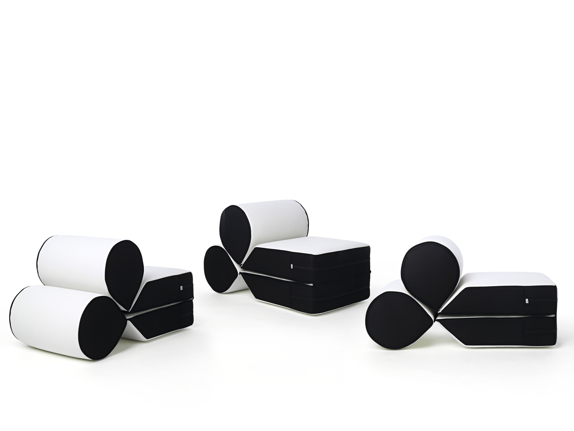 Móveis externos (imagem do NYT, usar apenas no respectivo material) - Poltronas Droplet da Cerruti Baleri - Divulgação