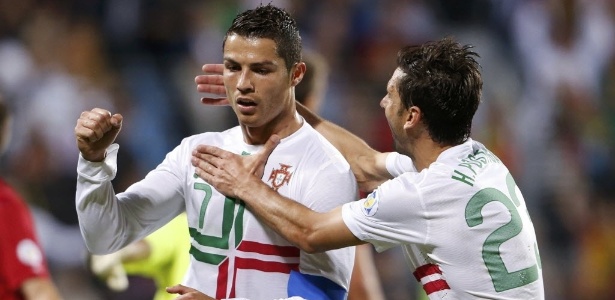 Português Cristiano Ronaldo comemora seu gol contra Luxemburgo