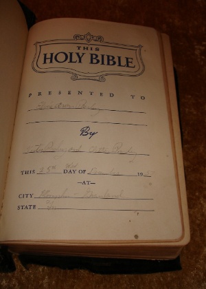 Bíblia de Elvis Presley é vendida por R$ 191.000 - The Sale Room