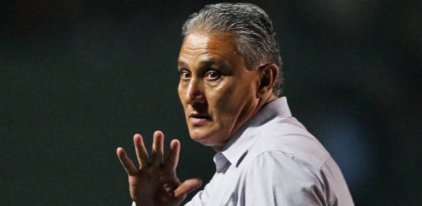 Tite disse que Martinez só vai conseguir a vaga de titular dentro do campo - Leandro Moraes/UOL