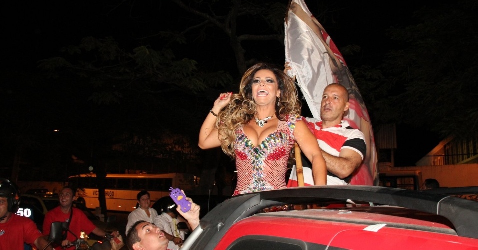 Viviane Araújo foi homenageada na quadra da escola de samba Salgueiro