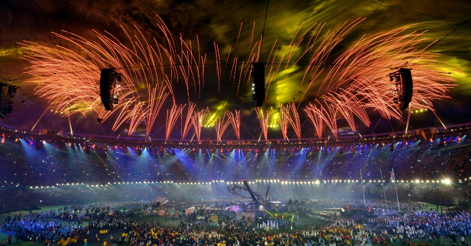 10.set.2012 - Fogos de artifício na festa de encerramento dos jogos Paraolímpicos Londres 2012, na Inglaterra