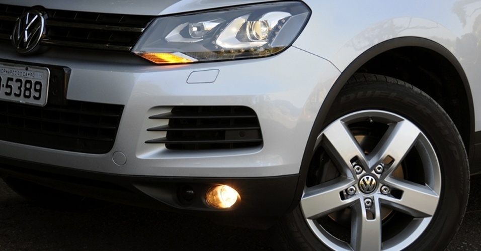 O ACC (Controle de cruzeiro adaptativo) do Volkswagen Touareg é um equipamento de segurança importante (ele freia o carro de acordo com o veículo à frente), mas a VW pede R$ 12.160 por ele - Murilo Góes/UOL