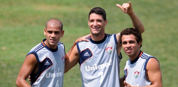 Carlinhos (e), Thiago Neves (c) e Wellington Nem foram convocados para a Seleção Brasileira - Dhavid Normando/Photocamera