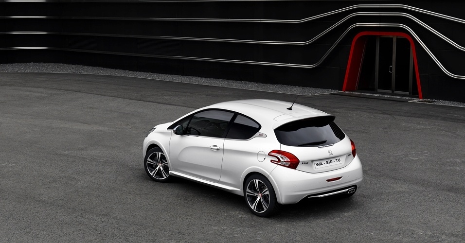 Como previsto, o carro terá o motor 1.6 THP (turbo de alta pressão) já conhecido do grupo PSA - Divulgação