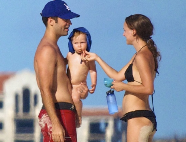 Natalie Portman e o marido Benjamin Millepied levaram o filho Aleph para a lua de mel no Parrot Cay Resort, localizado nas Ilhas Turcas, um mês depois de terem se casado em Big Sur, na Califórnia (10/9/12)