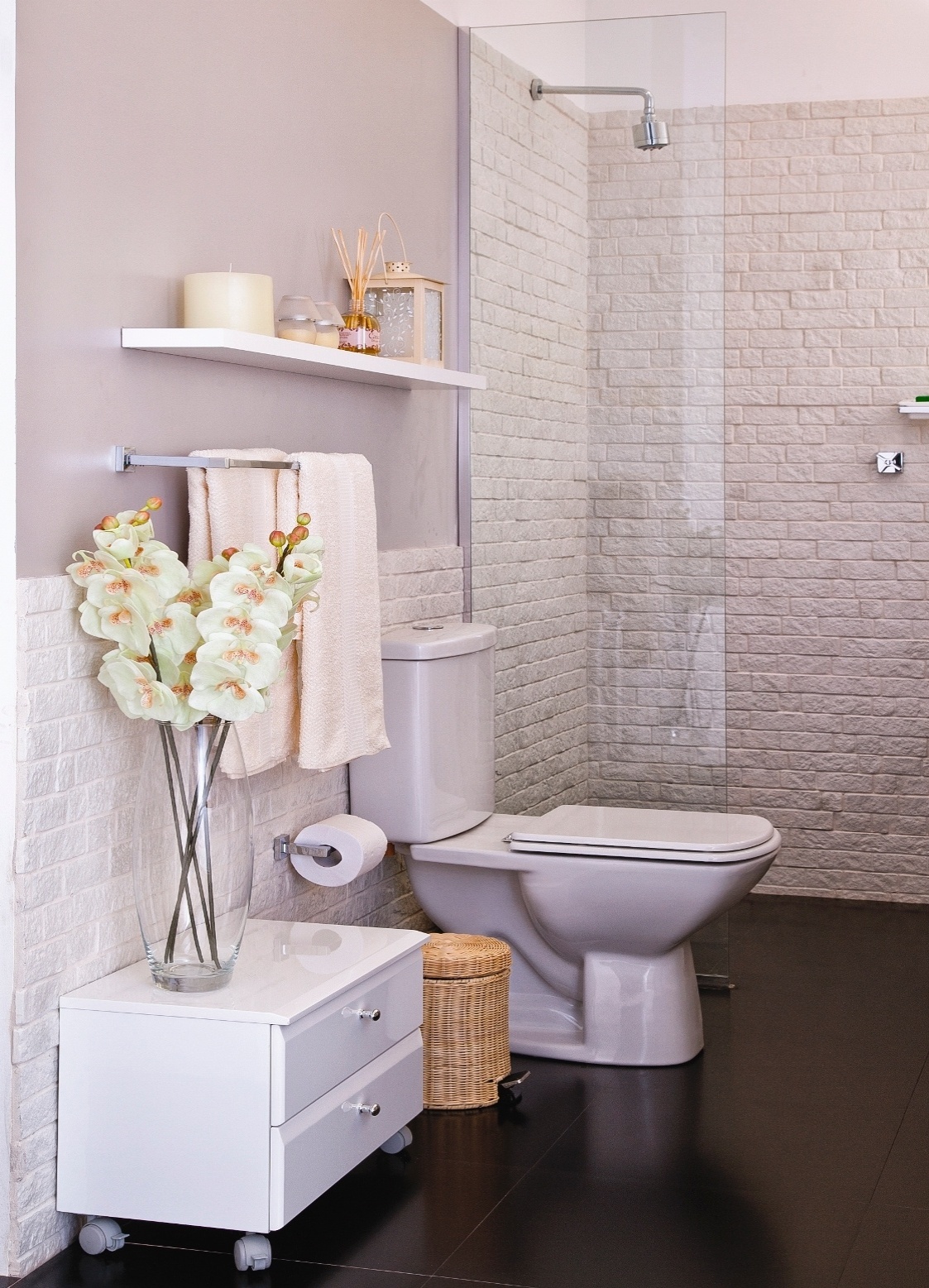 Banheiros pequenos: dicas de decoração para quem tem pouco espaço 