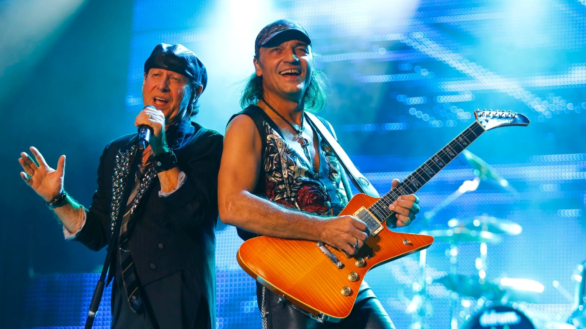 O vocalista Klaus Meine se apresenta junto do guitarrista Matthias Jabs no show do Scorpions em Belo Horizonte (11/9/12) - Marcus Desimoni/UOL