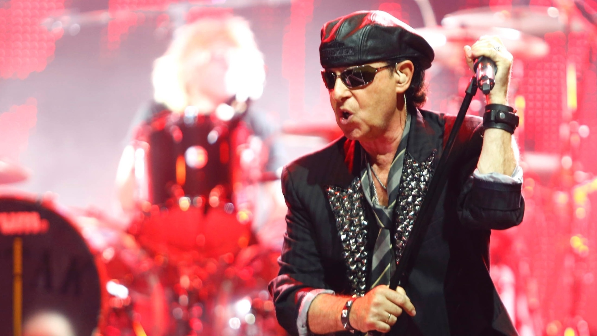 O vocalista Klaus Meine se apresenta no show do Scorpions em Belo Horizonte (11/9/12) - Marcus Desimoni/UOL