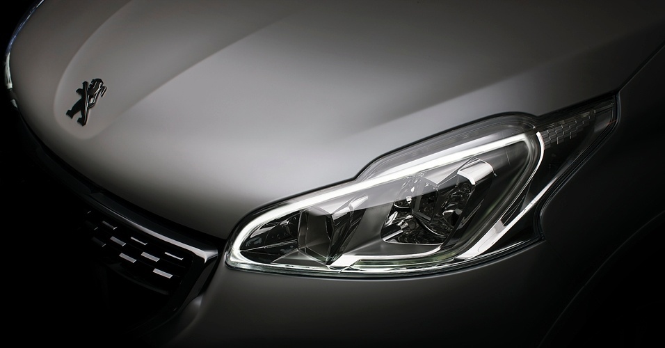 Os novos faróis halógenos serão equipamentos disponíveis somente na versão topo de linha - Divulgação