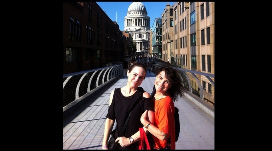 Regina Duarte divulgou em sua página do Instagram uma foto ao lado da filha, a atriz Gabriela Duarte (11/9/12)
