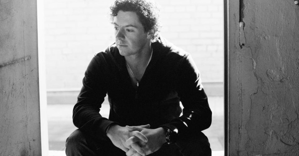 Rory McIlroy posa para fotos e mostra jeito como modelo  - Reprodução/Facebook